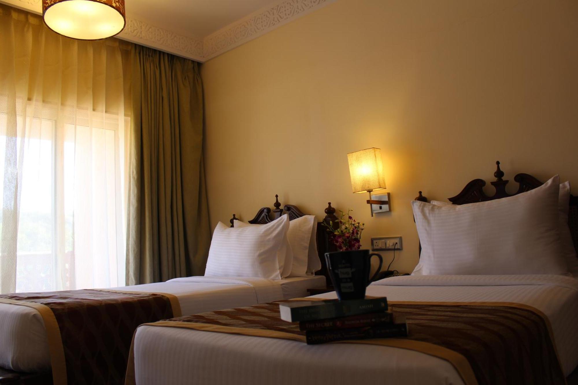 Evershine Resort & Spa Mahābaleshwar Buitenkant foto