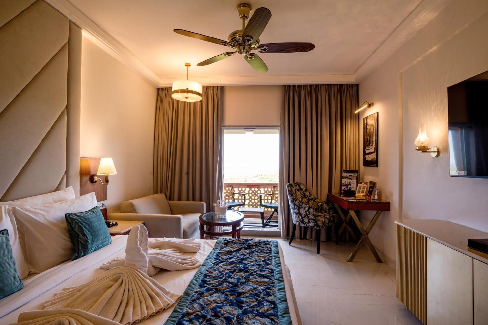 Evershine Resort & Spa Mahābaleshwar Buitenkant foto