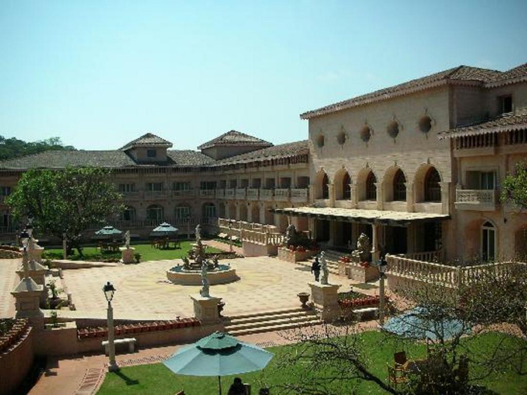 Evershine Resort & Spa Mahābaleshwar Buitenkant foto