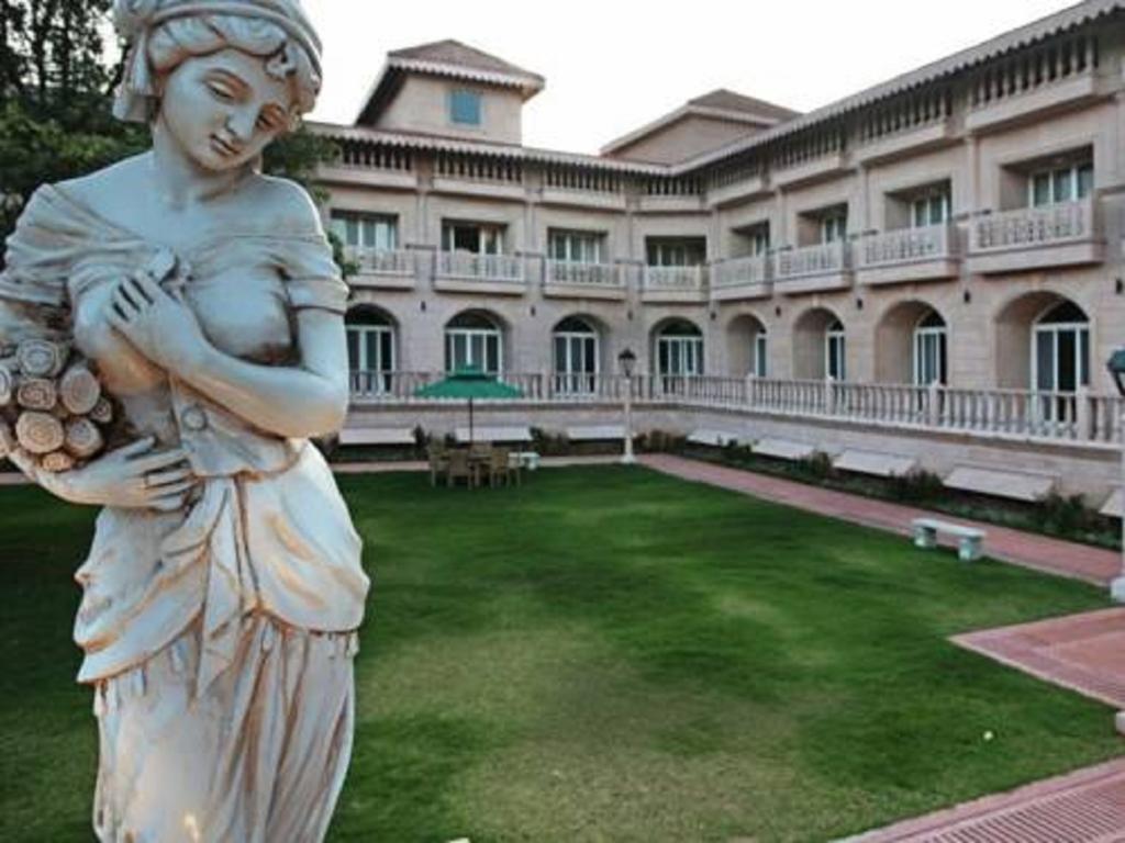 Evershine Resort & Spa Mahābaleshwar Buitenkant foto